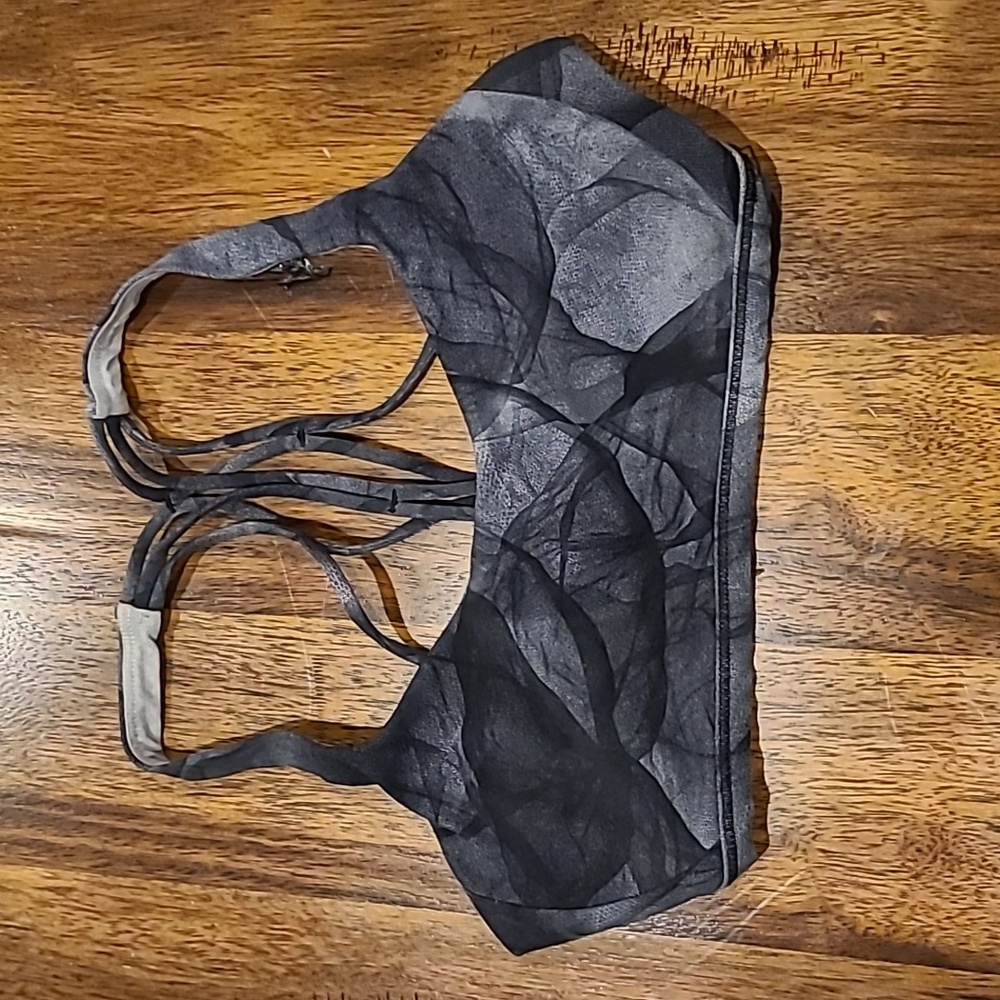 Lululemon Free To Be Zen Bra Size 4 - Picture 2 of 5